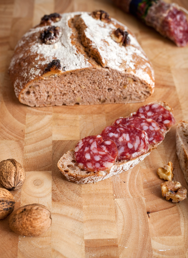 Pane semplicissimo al Farro e Noci