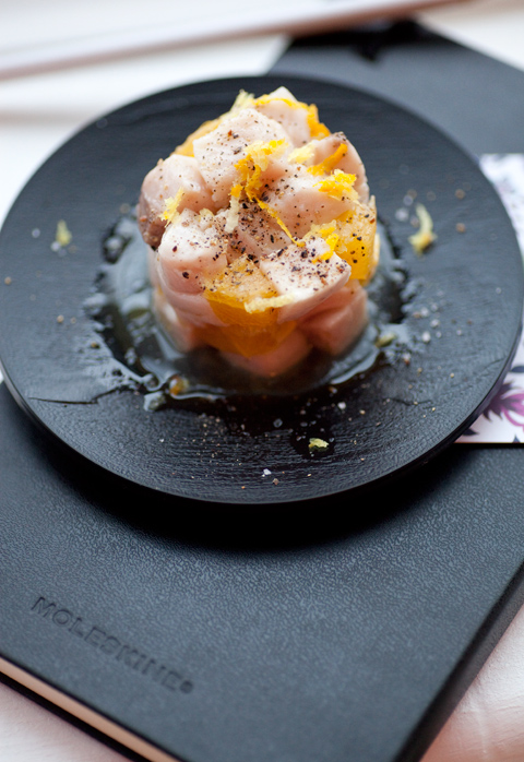 Tartare di pesce spada, arancia e un Col Fondo